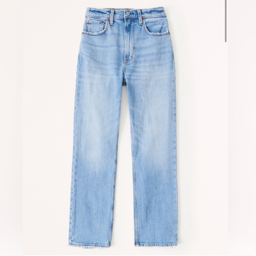 Abercrombie Ultra High Rise Ankle Straight Jean (color: light wash)